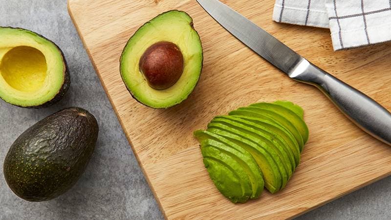 Wie man eine Avocado zu Hause aufbewahrt, um Verderb zu vermeiden