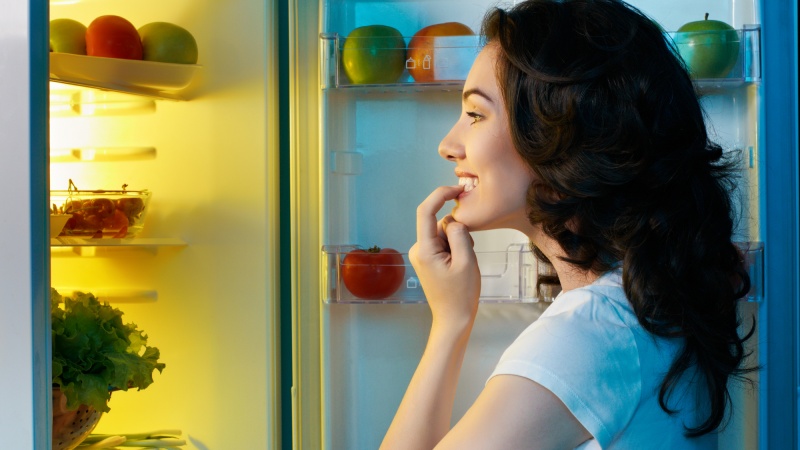 Ein gesunder Snack vor dem Schlafengehen: Kann man nachts Orangen essen?