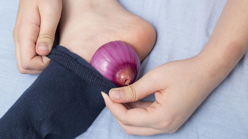 Verwendung von Zwiebeln in Socken für medizinische Zwecke